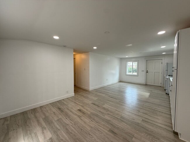 Building Photo - W20500