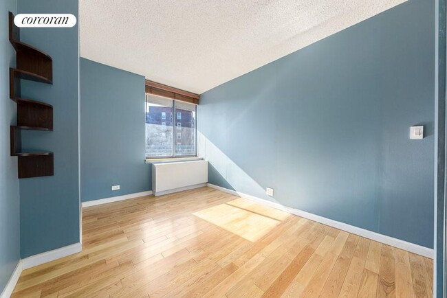 Building Photo - 62-54 97th Pl