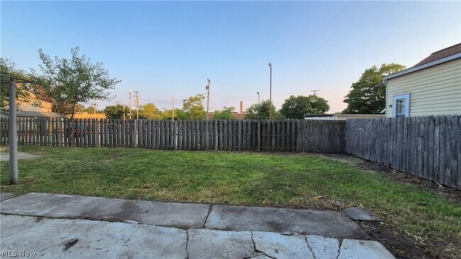 Foto del edificio - 3278 W 117th St