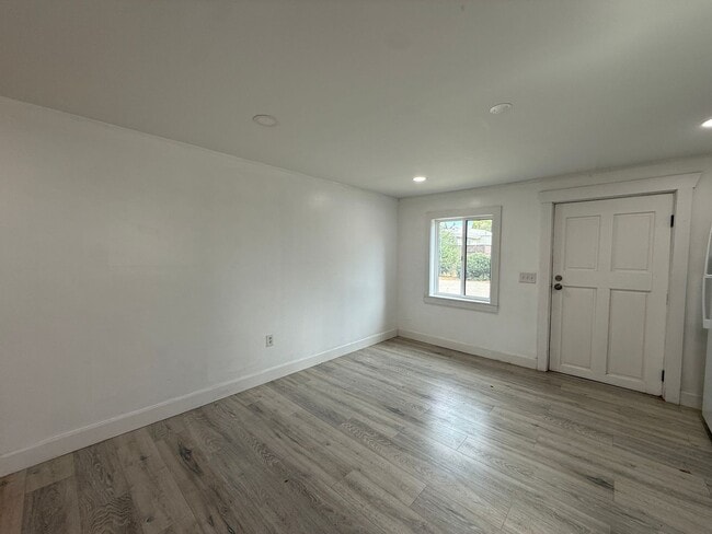 Building Photo - W20500