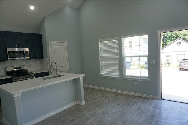 Building Photo - 11755 White Cedar St