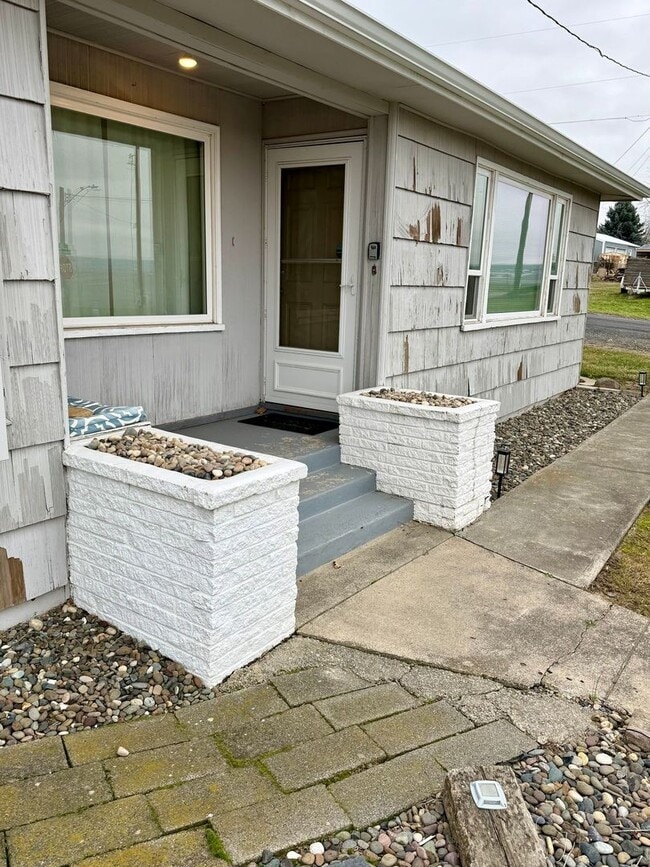 Building Photo - Orchards Home with a View