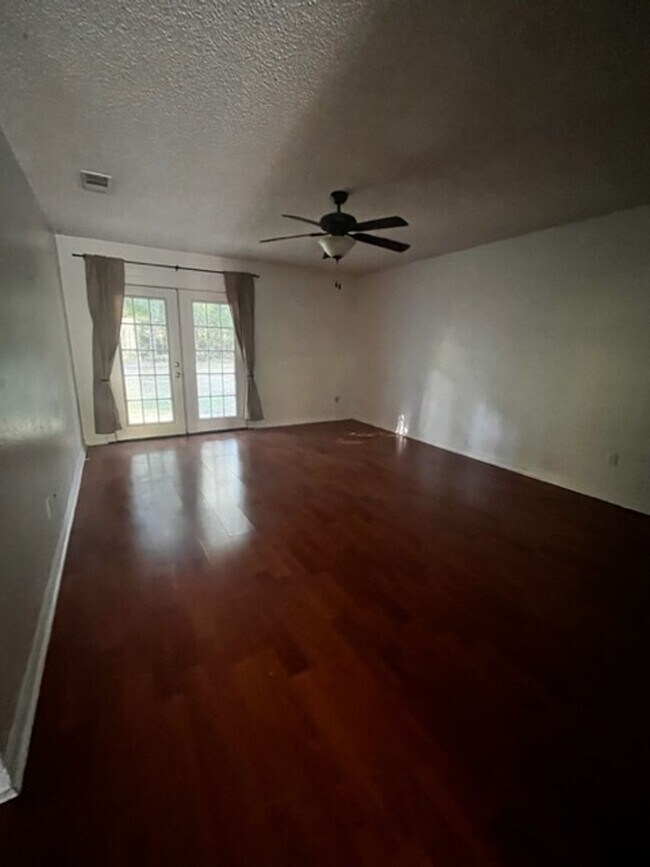 Foto del edificio - 2 Bedroom 1 Bath Duplex
