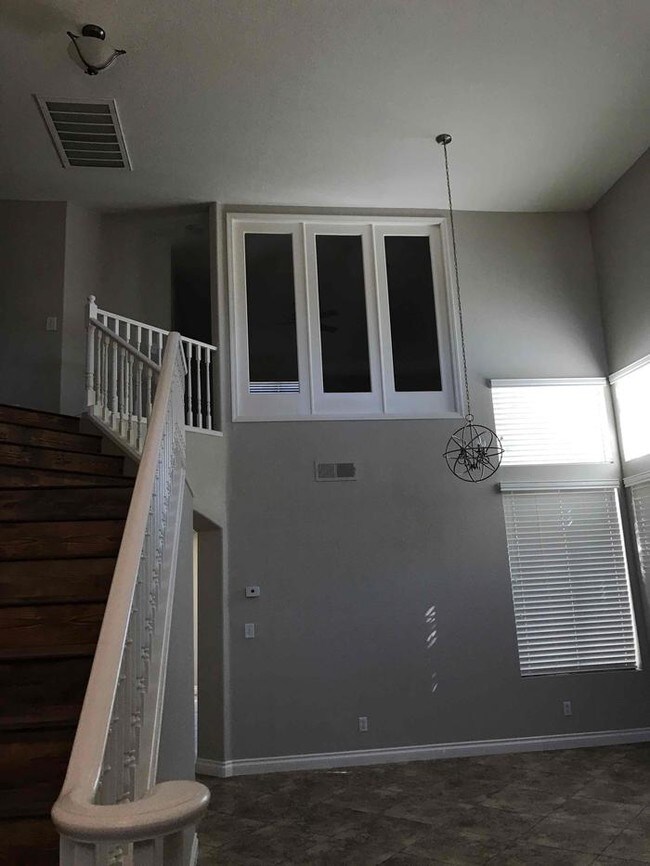 Foto del edificio - 322 Wind River Dr