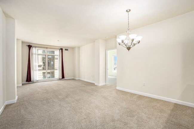 Building Photo - 423 7th Street #402 - 2 bedroom | 2 bath |...