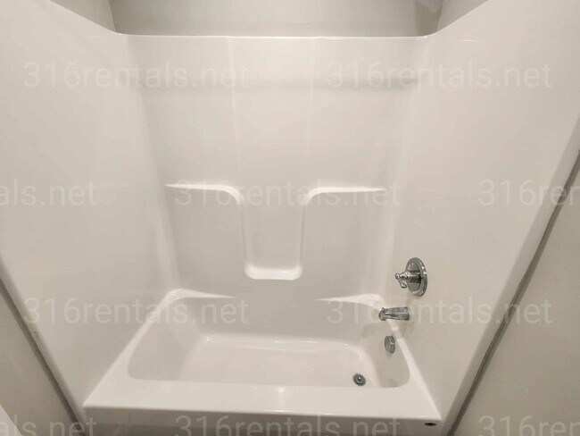 Foto del edificio - 1813 E 69th Ct N