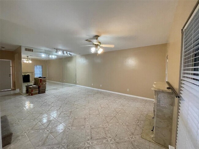 Foto del edificio - 7329 Regency Square Ct