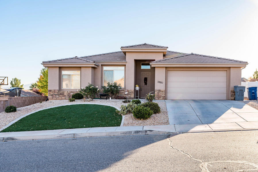 Foto principal - 3 Bedroom Home In South Pointe Subdivision...