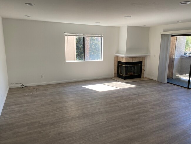 Building Photo - 11924 Mayfield Ave