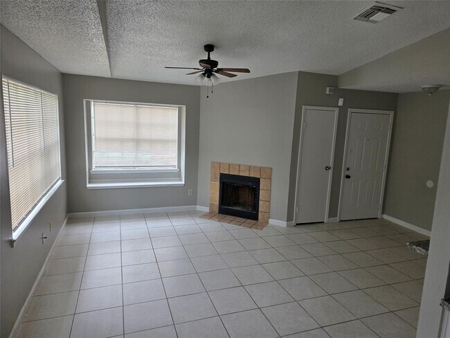Foto del edificio - 5526 Farley Dr
