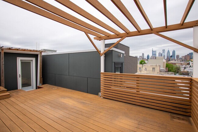 Foto del edificio - Modern & Efficient Point Breeze Townhome!