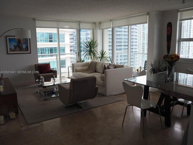 Foto del edificio - 1155 Brickell Bay Dr