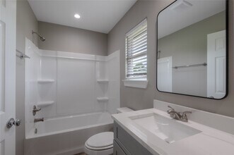 Building Photo - 250 Shady Oaks