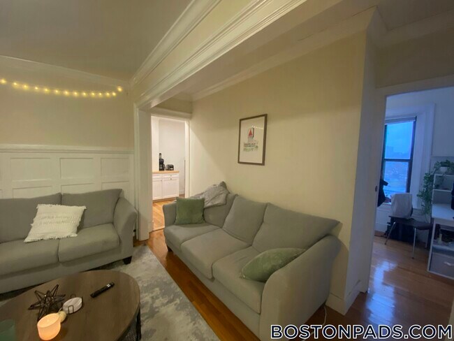 Building Photo - 448 Park Dr