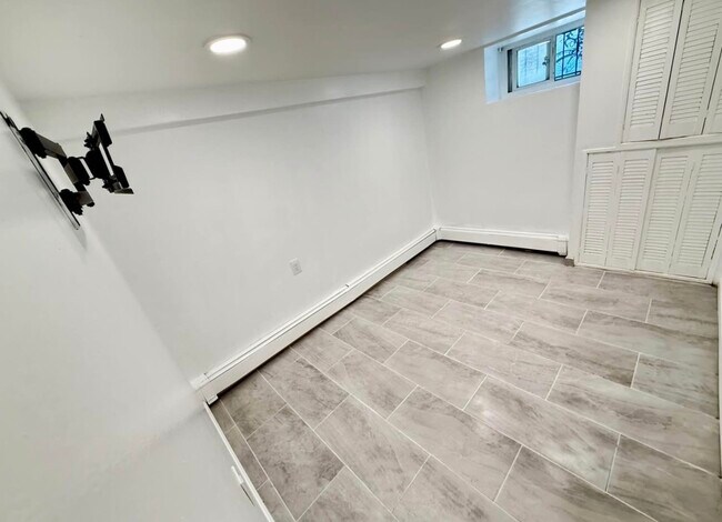 Foto del edificio - 9318 Hollis Court Blvd