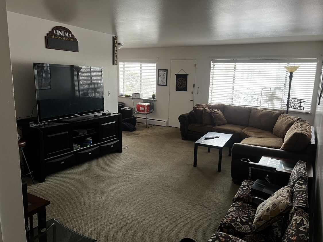 Living Room - 1320 Folsom St