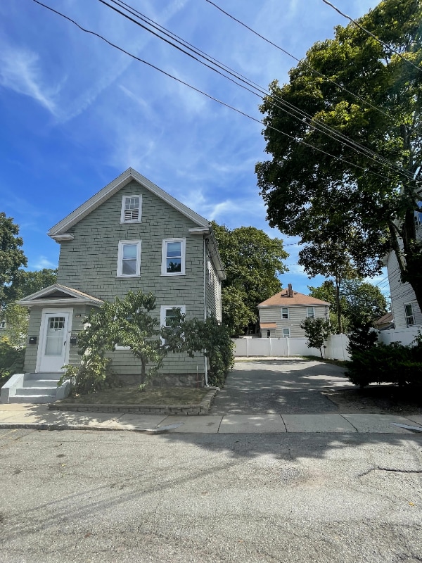 Primary Photo - 15 Charles St Ave