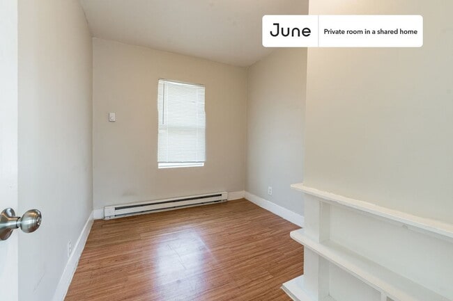 Building Photo - Room in Shared 3 bed/1 bath home