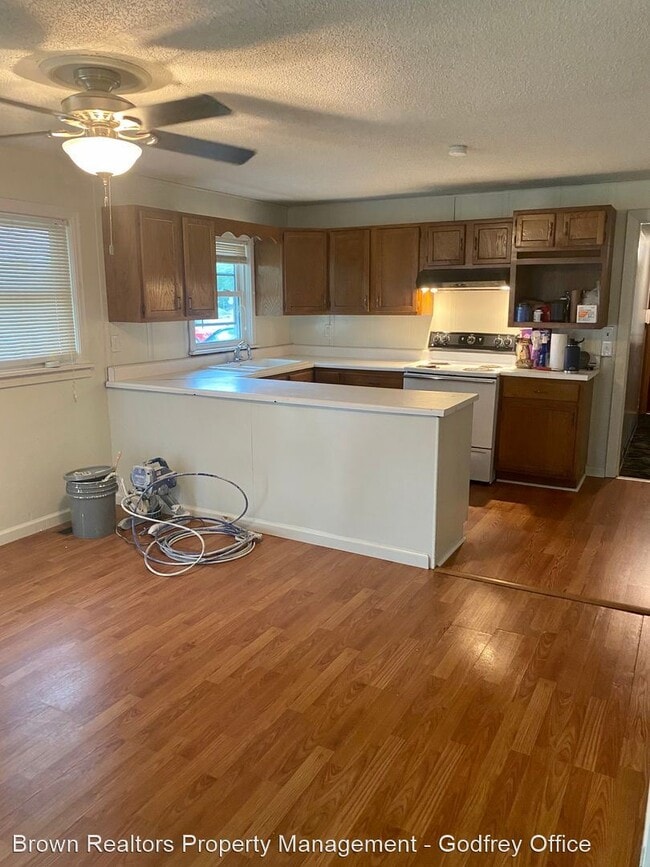 Building Photo - 4 br, 1 bath House - 206 Vine St.