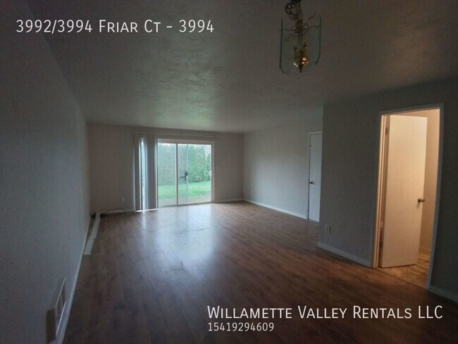 Building Photo - Nice townhouse in S Salem