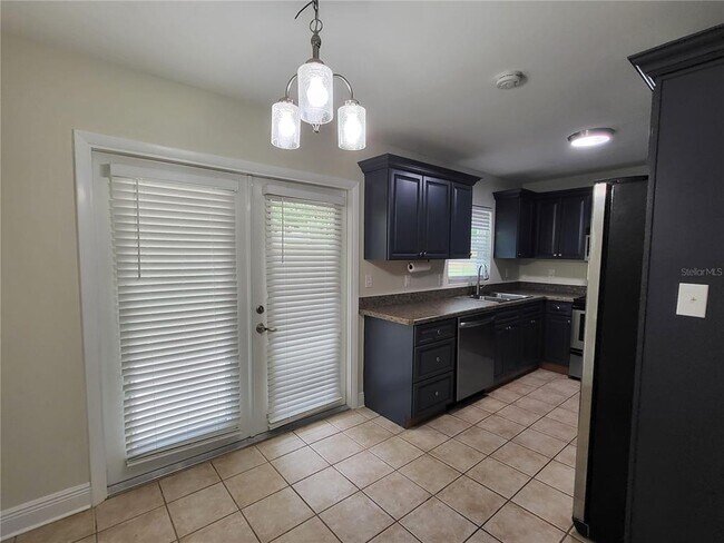 Building Photo - 1915 NW 38th Terrace