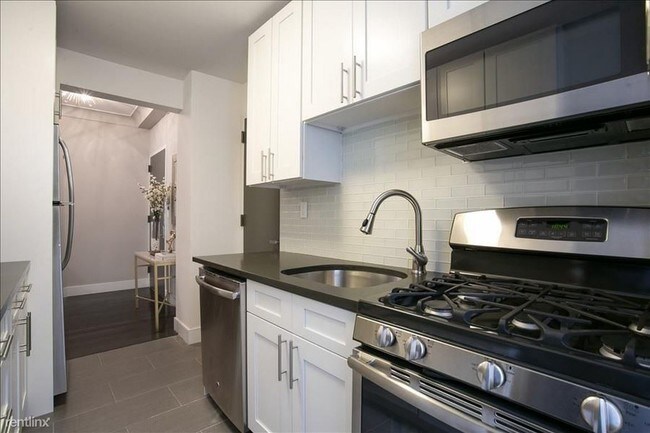 Building Photo - 650 Glen Iris Dr NE