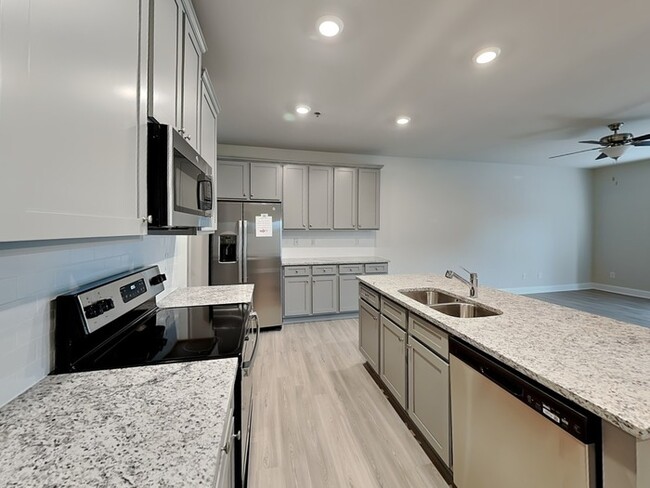 Building Photo - Brand New Townhome. Ready for Move-in!