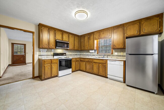 Building Photo - 104 McWhirter