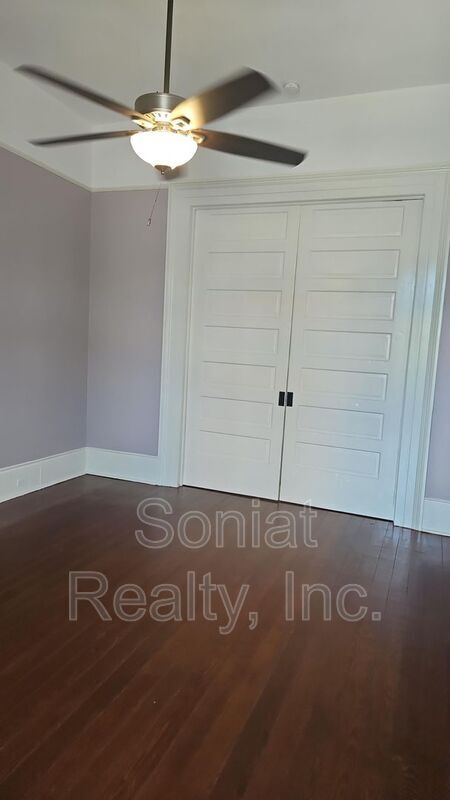 Building Photo - 2618 Lepage St