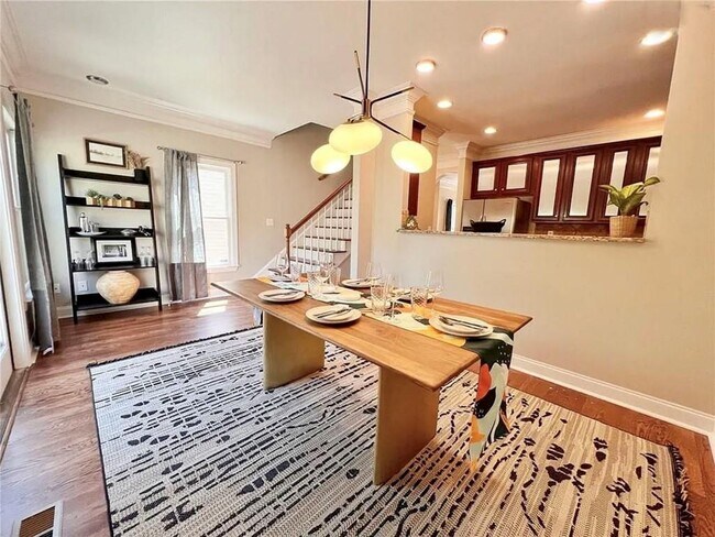 Foto del edificio - 634 Irwin St NE