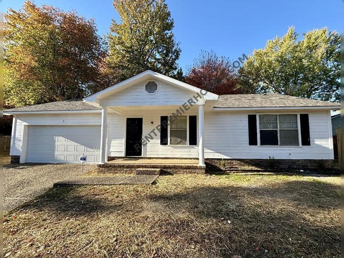 Primary Photo - 3 Eastwood Ct