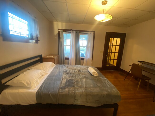 Foto del edificio - 1040 S Plymouth Ave