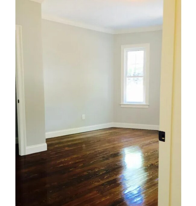 Building Photo - 49 Beech Glen St