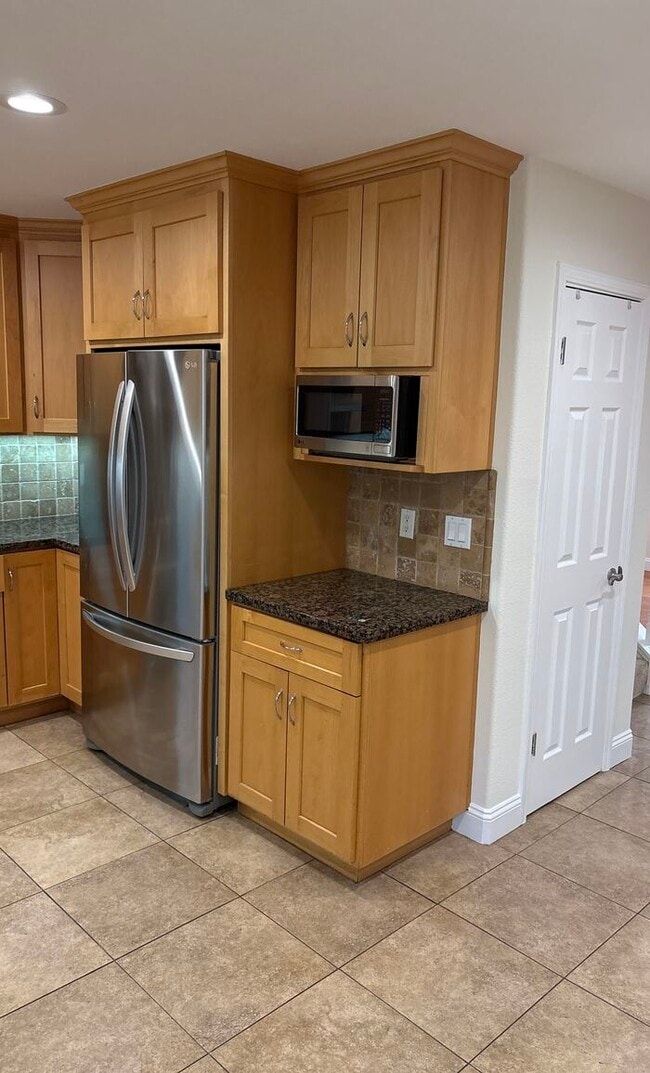 Building Photo - 6056 Elmbridge Dr