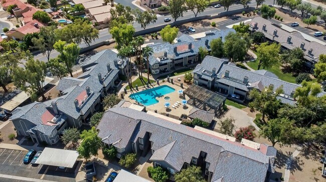 Foto del edificio - Spacious 3 Bed/2 Bath Home in Lush Crestview Chateaux – Chandler