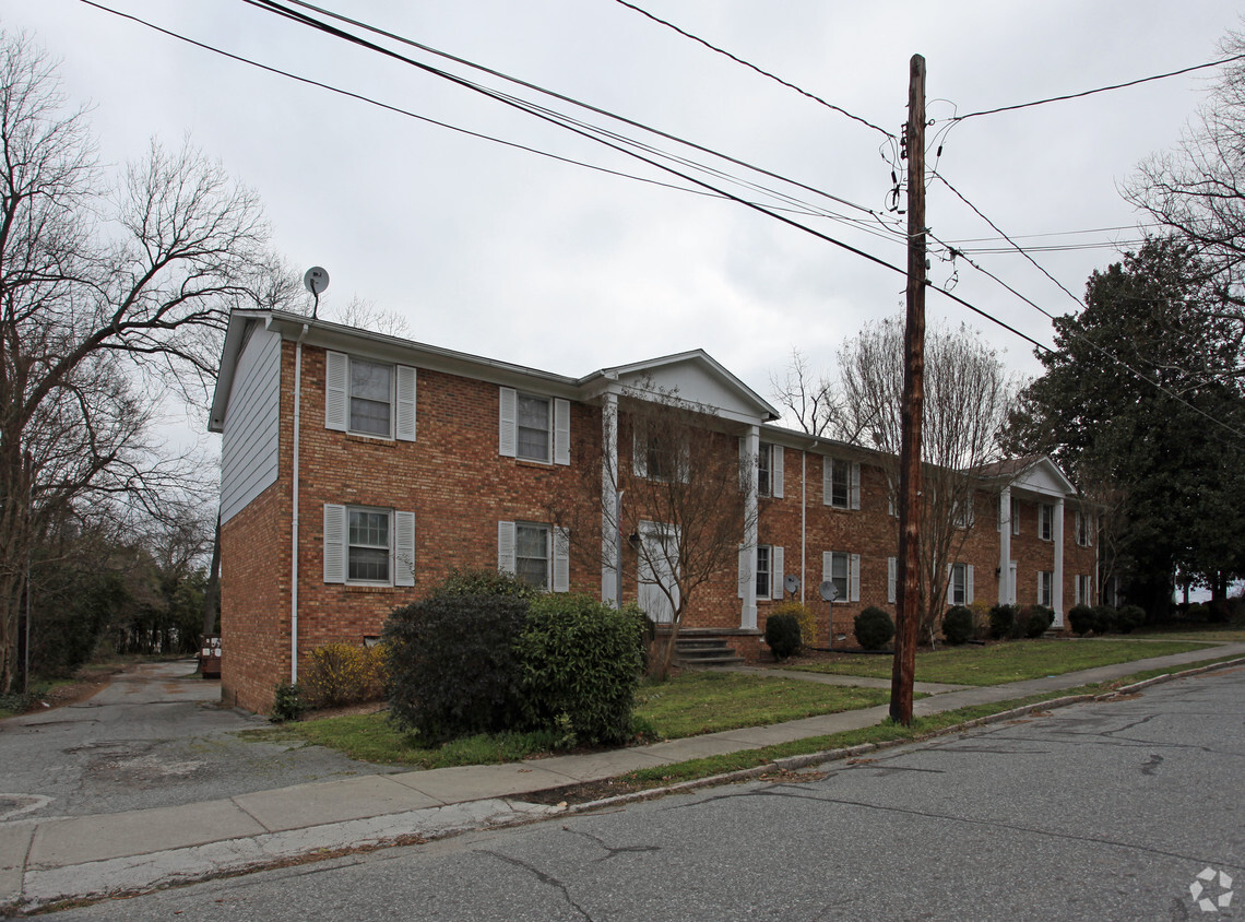 Primary Photo - Fleetwood Manor Apartments