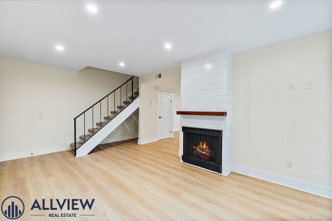 Building Photo - Contemporary 2 Bed/1.5 Bath Home in Newpor...