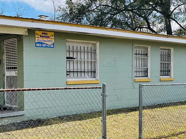 Photo - 3221 Grunthal St House