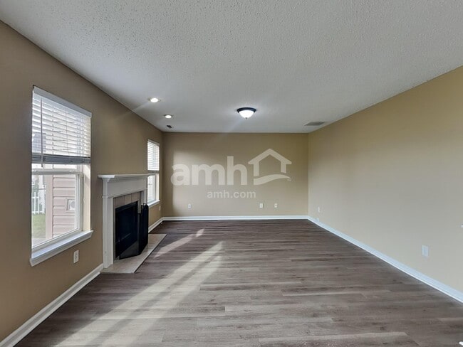 Building Photo - 5440 Shamus Dr