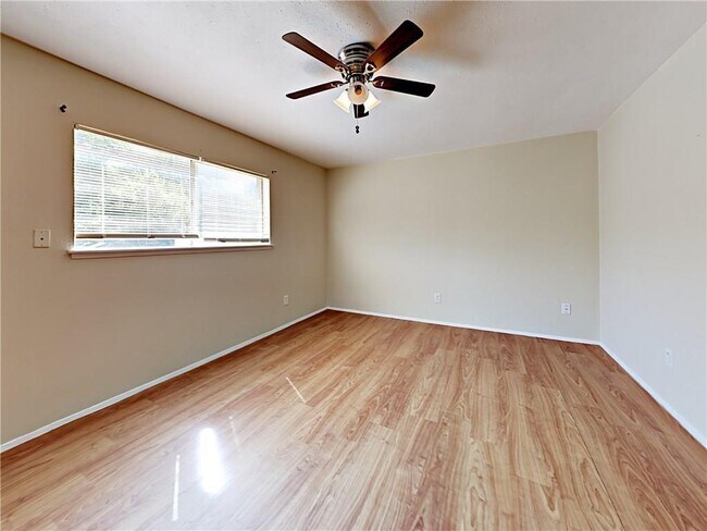 Building Photo - 627 McKown Dr