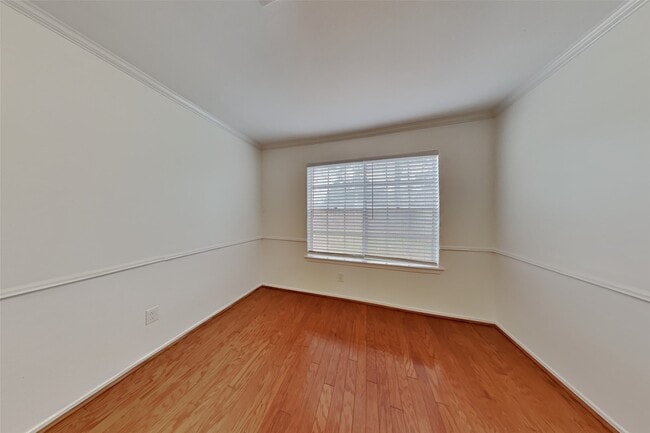 Foto del edificio - 2137 Parkdale Dr