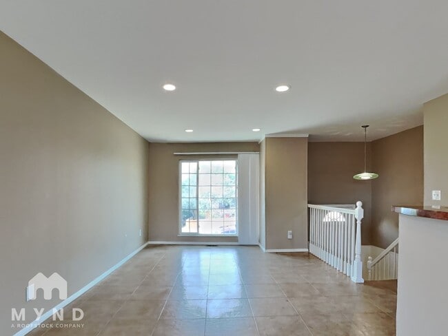 Building Photo - 347 Leona Dr