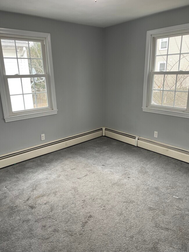 Building Photo - 72 Sterling St