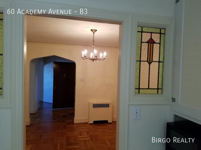 Building Photo - Free Parking for a year & $300 Deposit *Wi...