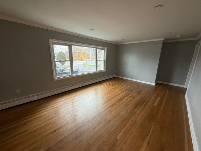 Building Photo - 859 NY-50