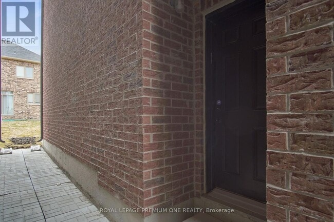 Building Photo - 76 Birkett Wy