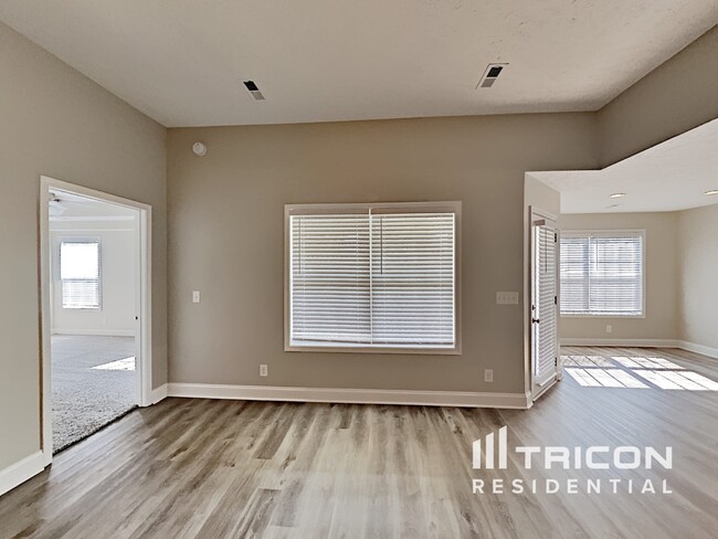 Building Photo - 531 Falkland Cir