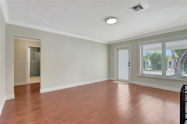 Building Photo - 347 SW 31st Rd