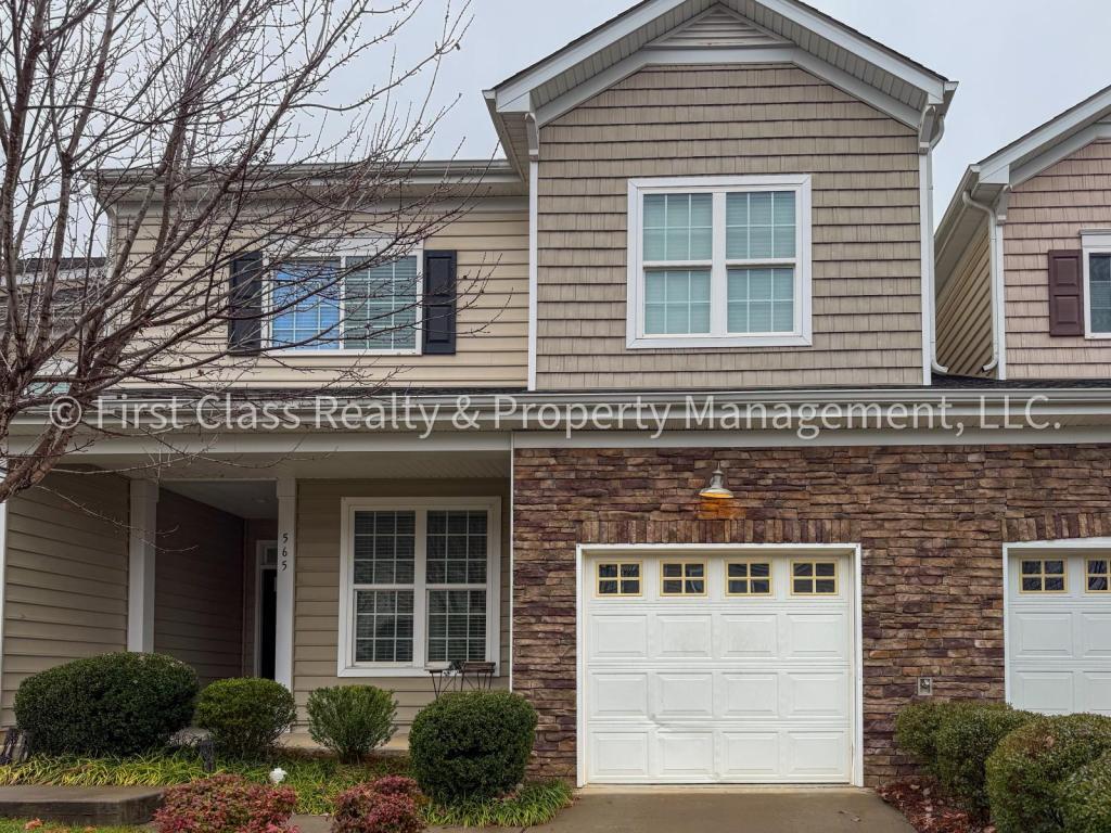 Foto principal - 565 Park View Drive