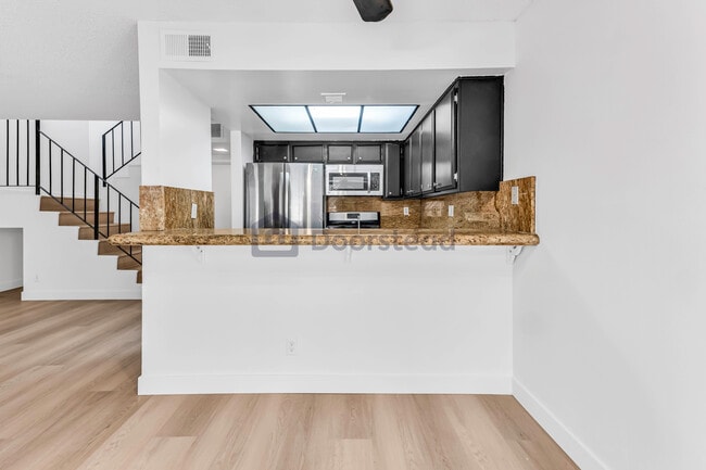 Foto del edificio - 15555 Nordhoff St